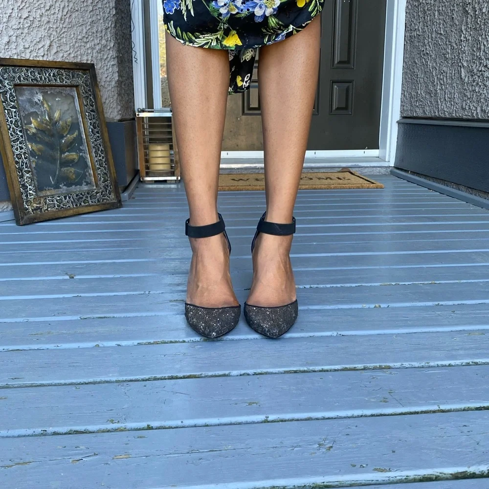 Style & Co Black and Gold Back Zip Heels - Picture 2 of 5